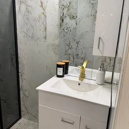 Kambani 1 Apartman *